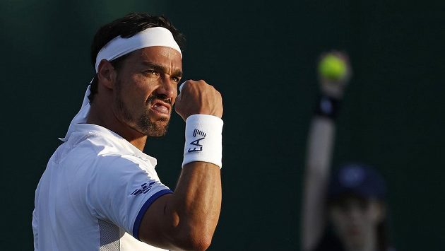Italský tenista Fabio Fognini v zápase proti Maďarovi Martonu Fucsovicsovi ve 2. kole Wimbledonu. Italský tenista Fabio Fognini v zápase proti Maďarovi Martonu Fucsovicsovi ve 2. kole Wimbledonu.