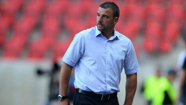 Trenér Slavie Praha Michal Petrouš během utkání s Ostravou. Trenér Slavie Praha Michal Petrouš během utkání s Ostravou.