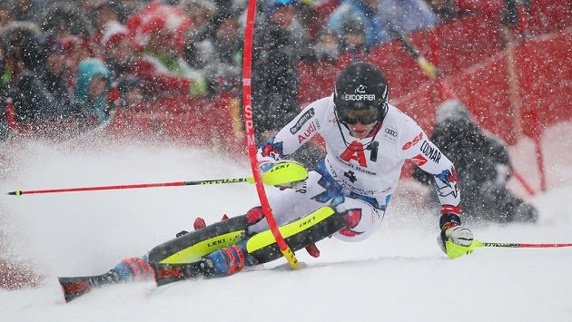 Francouzský lyžař Clément Noël vyhrál druhý slalom SP po sobě, tentokrát v Kitzbühelu. Francouzský lyžař Clément Noël vyhrál druhý slalom SP po sobě, tentokrát v Kitzbühelu.