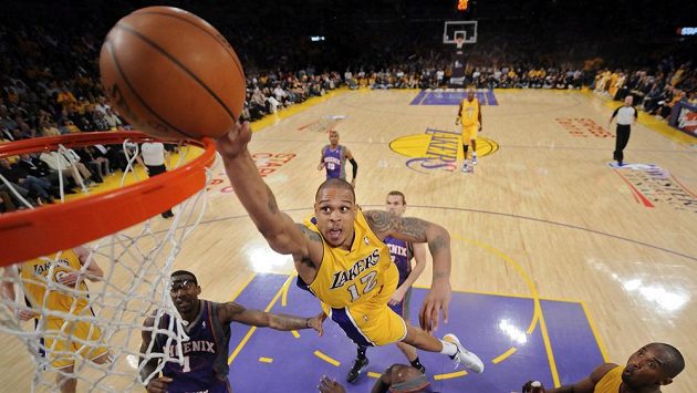 Dvojnásobného vítěze NBA Shannona Browna obvinila policie, že vystřelil ze své pušky na dva lidi. Dvojnásobného vítěze NBA Shannona Browna obvinila policie, že vystřelil ze své pušky na dva lidi.