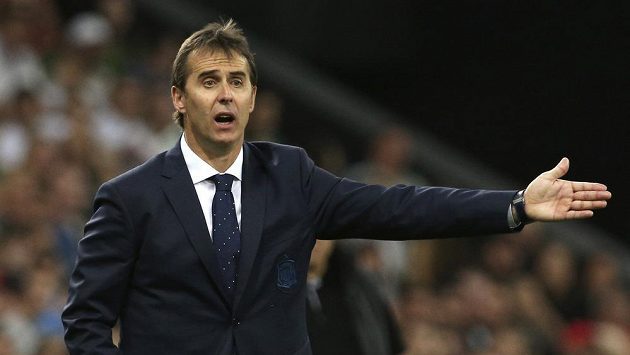Kouč Španělska a teď i Realu Julen Lopetegui při přátelském utkání národního týmu s Tuniskem. Kouč Španělska a teď i Realu Julen Lopetegui při přátelském utkání národního týmu s Tuniskem.