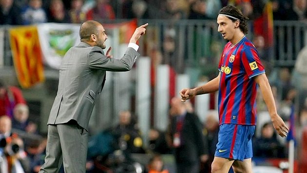 Bývalý trenér Barcelony Josep Guardiola a bývalý útočník Barcelony Zlatan Ibrahimovic Bývalý trenér Barcelony Josep Guardiola a bývalý útočník Barcelony Zlatan Ibrahimovic