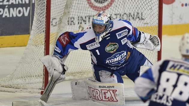 Brankář Brna Marek Čiliak v akci. Brankář Brna Marek Čiliak v akci.