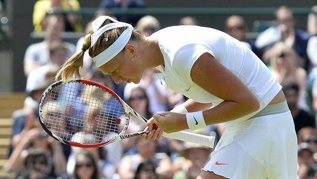 Petra Kvitová oslavuje triumf nad Jekatěrinou Makarovovou z Ruska. Petra Kvitová oslavuje triumf nad Jekatěrinou Makarovovou z Ruska.