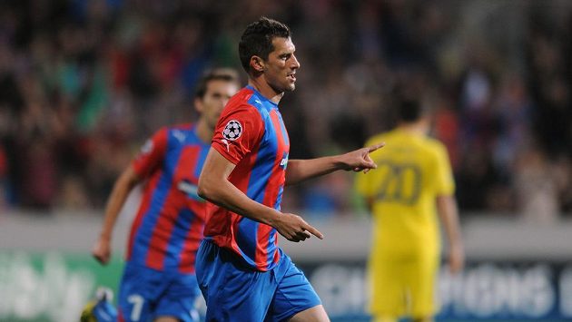 Plzeňský obránce Marián Čišovský oslavuje gól. Plzeňský obránce Marián Čišovský oslavuje gól.