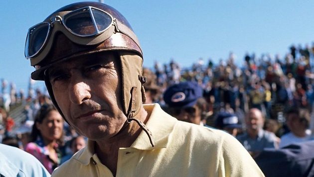Bývalý jezdec formule 1 Juan Manuel Fangio. Bývalý jezdec formule 1 Juan Manuel Fangio.