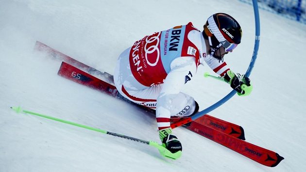 Rakouský lyžař Marcel Hirscher při jízdě v 1. kole slalomu ve Wengenu. Rakouský lyžař Marcel Hirscher při jízdě v 1. kole slalomu ve Wengenu.