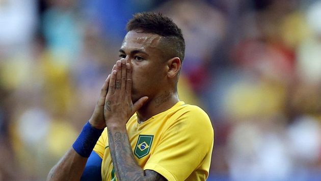 Hvězdný Neymar během úvodního zápasu Brazílie na olympiádě proti Jihoafrické republice. Hvězdný Neymar během úvodního zápasu Brazílie na olympiádě proti Jihoafrické republice.