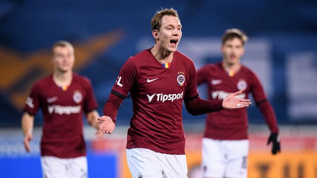 Lukáš Juliš ze Sparty Praha oslavuje gól. Lukáš Juliš ze Sparty Praha oslavuje gól.