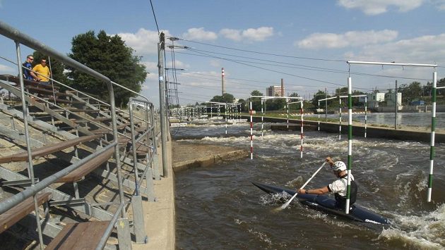 Kanál v Troji byl v pondělí znovu zprovozněn a slalomáři tak mohli začít opět trénovat. Kanál v Troji byl v pondělí znovu zprovozněn a slalomáři tak mohli začít opět trénovat.