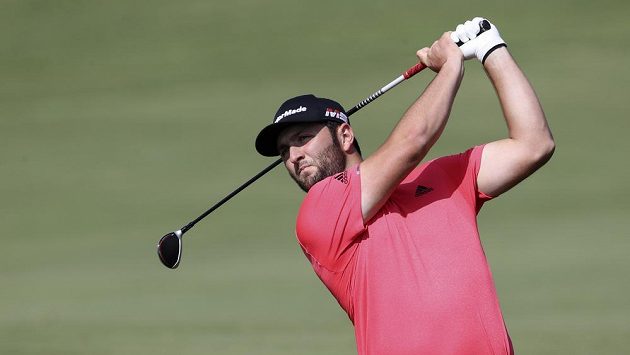 Španělský golfista Jon Rahm na turnaji okruhu European Tour v Dubaji. Španělský golfista Jon Rahm na turnaji okruhu European Tour v Dubaji.