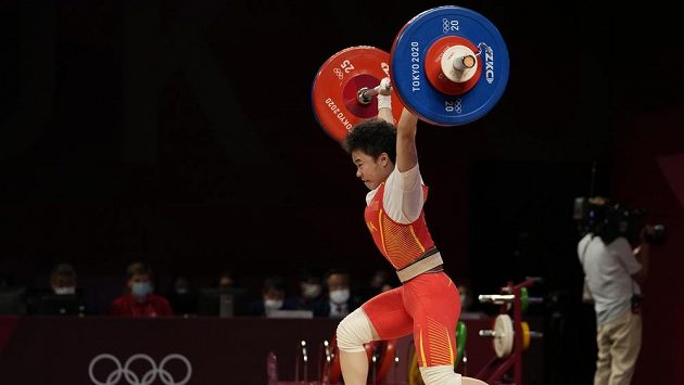 Vzpěračka Chou Č'-chuej vybojovala v Tokiu zlato. Vzpěračka Chou Č'-chuej vybojovala v Tokiu zlato.