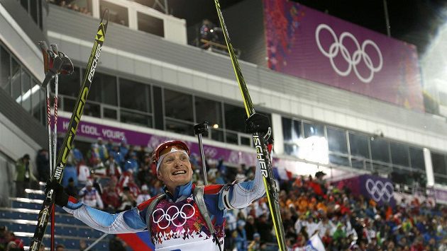 Biatlonista Ondřej Moravec slaví stříbrnou medaili ze stíhacího závodu na olympiádě v Soči. Biatlonista Ondřej Moravec slaví stříbrnou medaili ze stíhacího závodu na olympiádě v Soči.