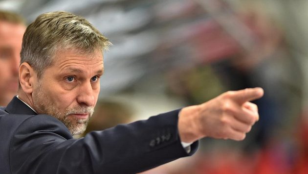 Trenér českých hokejistů Josef Jandač. Trenér českých hokejistů Josef Jandač.