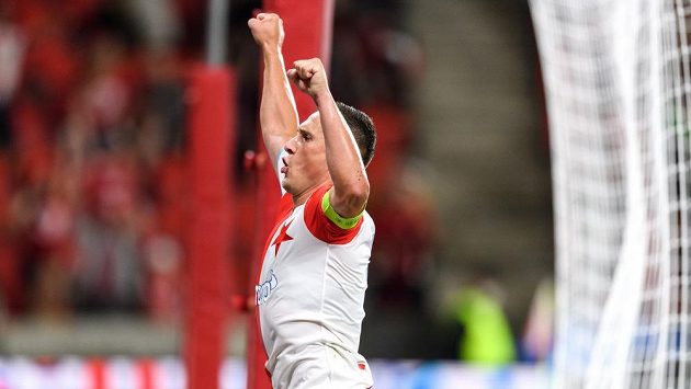 Jan Bořil ze Slavie oslavuje gólovou přihrávku v utkání se Slováckem. Jan Bořil ze Slavie oslavuje gólovou přihrávku v utkání se Slováckem.