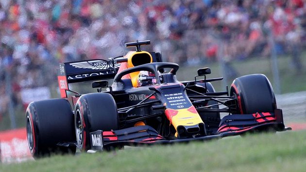 Kvalifikaci na Velkou cenu Maďarska formule 1 vyhrál Max Verstappen z Red Bullu a poprvé v kariéře odstartuje do závodu MS z prvního místa. Kvalifikaci na Velkou cenu Maďarska formule 1 vyhrál Max Verstappen z Red Bullu a poprvé v kariéře odstartuje do závodu MS z prvního místa.