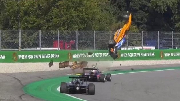 Australský pilot formule 3 Alexander Peroni havaroval v Monze. Australský pilot formule 3 Alexander Peroni havaroval v Monze.