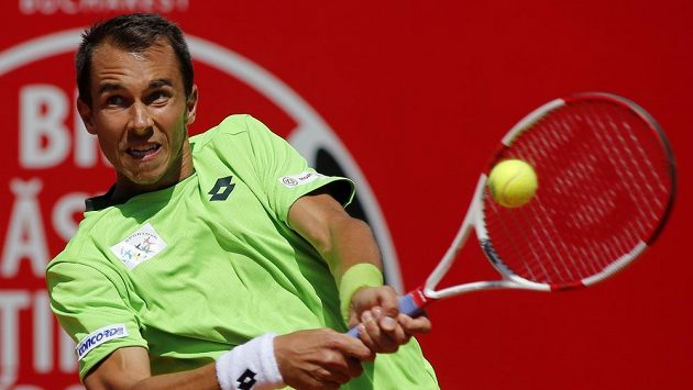 Český tenista Lukáš Rosol si v žebříčku ATP pohoršil o osm míst. Český tenista Lukáš Rosol si v žebříčku ATP pohoršil o osm míst.