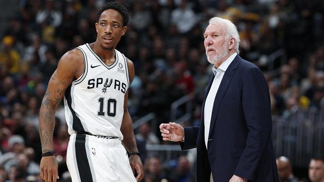 Basketbalisté San Antonia uspěli v NBA na palubovce Detroitu a díky tomu jejich kouč Gregg Popovich vyrovnal v historické tabulce v počtu vítězství na třetím místě Jerryho Sloana. Basketbalisté San Antonia uspěli v NBA na palubovce Detroitu a díky tomu jejich kouč Gregg Popovich vyrovnal v historické tabulce v počtu vítězství na třetím místě Jerryho Sloana.