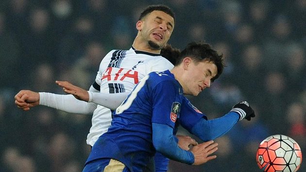 Ben Chilwell (vpředu) z Leicesteru a Kyle Walker z Tottenhamu v odvetě třetího kola FA Cupu. Ben Chilwell (vpředu) z Leicesteru a Kyle Walker z Tottenhamu v odvetě třetího kola FA Cupu.