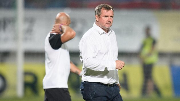 Trenér Viktorie Plzeň Pavel Vrba během utkání 8. kola Fortuna ligy v Příbrami. Trenér Viktorie Plzeň Pavel Vrba během utkání 8. kola Fortuna ligy v Příbrami.