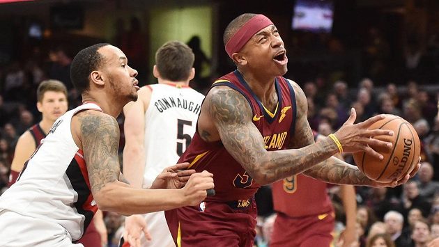 Basketbalista Clevelandu Cavaliers Isaiah Thomas v duelu s Portlandem. Basketbalista Clevelandu Cavaliers Isaiah Thomas v duelu s Portlandem.