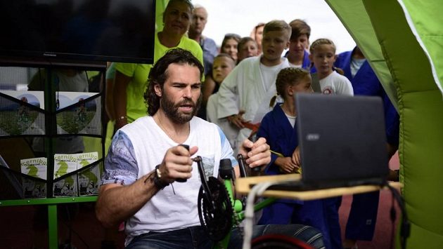Jaromír Jágr navštívil v Ostravě dětský festival Sporťáček. Jaromír Jágr navštívil v Ostravě dětský festival Sporťáček.
