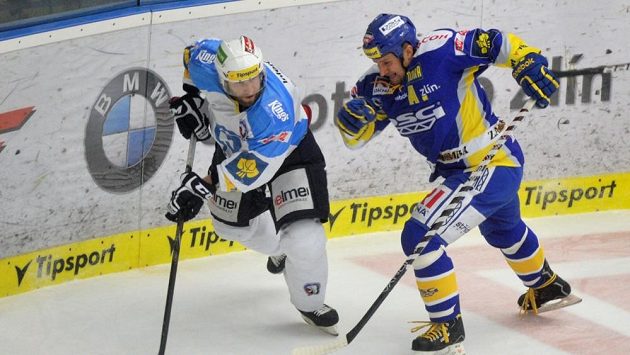 Takto zlínský Martin Hamrlík (vpravo) během loňského finále stíhal Václava Pletku z Plzně. Takto zlínský Martin Hamrlík (vpravo) během loňského finále stíhal Václava Pletku z Plzně.