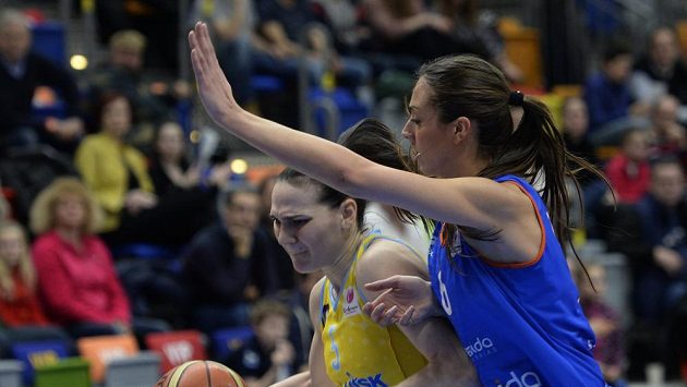 Sonja Petrovičová z ZVVZ USK Praha a Tamara Abaldeová ze Salamanky (vpravo). Sonja Petrovičová z ZVVZ USK Praha a Tamara Abaldeová ze Salamanky (vpravo).