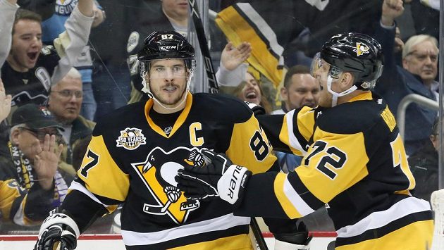 Hvězda Pittsburghu Sidney Crosby (87) se raduje z gólu proti Dallasu. Hvězda Pittsburghu Sidney Crosby (87) se raduje z gólu proti Dallasu.