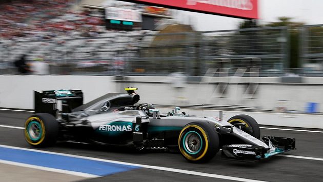 Nico Rosberg na trati v Suzuce. Nico Rosberg na trati v Suzuce.