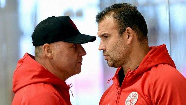 Hokejová Slavia mění trenéry, u týmu končí Martin Štrba (vpravo) a Jiří Doležal. Hokejová Slavia mění trenéry, u týmu končí Martin Štrba (vpravo) a Jiří Doležal.