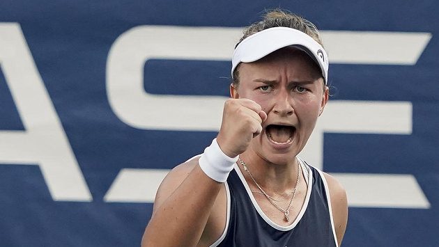 Vítězné gesto Barbory Krejčíkové na US Open. Vítězné gesto Barbory Krejčíkové na US Open.