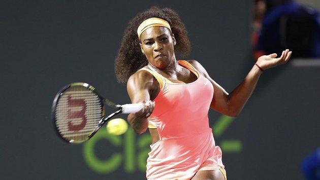 Serena Williamsová při semifinále v Miami, kde vyřadila Rumunku Simonou Halepovou. Serena Williamsová při semifinále v Miami, kde vyřadila Rumunku Simonou Halepovou.