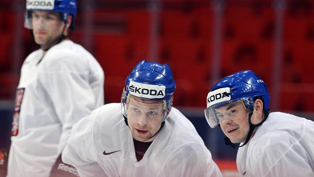 Útočník Petr Vrána (vlevo) na tréninku české reprezentace ve Stockholmu. Útočník Petr Vrána (vlevo) na tréninku české reprezentace ve Stockholmu.