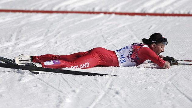 Polská běžkyně na lyžích Justyna Kowalczyková po dojezdu do cíle intervalového závodu na 10 km klasicky. Polská běžkyně na lyžích Justyna Kowalczyková po dojezdu do cíle intervalového závodu na 10 km klasicky.