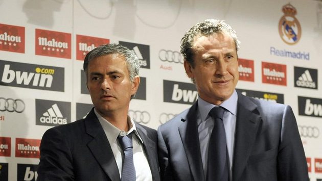 Bývalý trenér Realu Madrid José Mourinho (vlevo) a někdejší ředitel klubu Jorge Valdano Bývalý trenér Realu Madrid José Mourinho (vlevo) a někdejší ředitel klubu Jorge Valdano