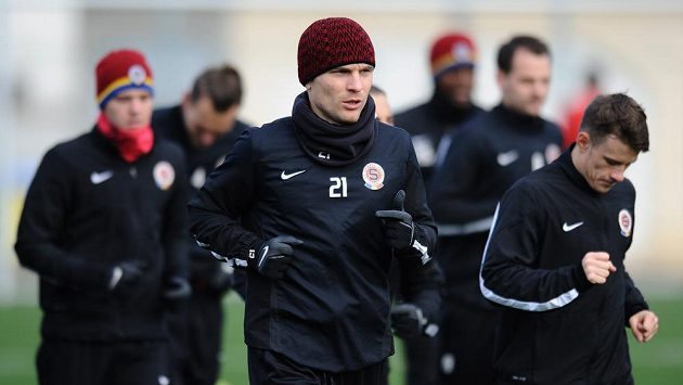Útočník Sparty Praha David Lafata během tréninku v rámci kondičního soustředění v Třeboni. Útočník Sparty Praha David Lafata během tréninku v rámci kondičního soustředění v Třeboni.
