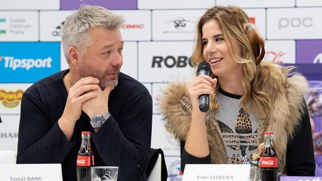 Tomáš Bank a Ester Ledecká během tiskové konference před sezonou. Tomáš Bank a Ester Ledecká během tiskové konference před sezonou.