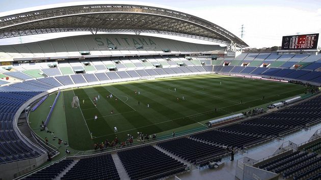 Momentka ze zápasu Urawa Red Diamonds proti Šimizu S-Pulse, který se musel kvůli rasistickému transparentu odehrát na liduprázdném stadiónu pro 63 tisíc diváků. Momentka ze zápasu Urawa Red Diamonds proti Šimizu S-Pulse, který se musel kvůli rasistickému transparentu odehrát na liduprázdném stadiónu pro 63 tisíc diváků.