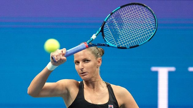 Česká tenistka Karolína Plíškova během zápasu čtvrtfinále US Open proti Marii Sakkariové z Řecka. Česká tenistka Karolína Plíškova během zápasu čtvrtfinále US Open proti Marii Sakkariové z Řecka.
