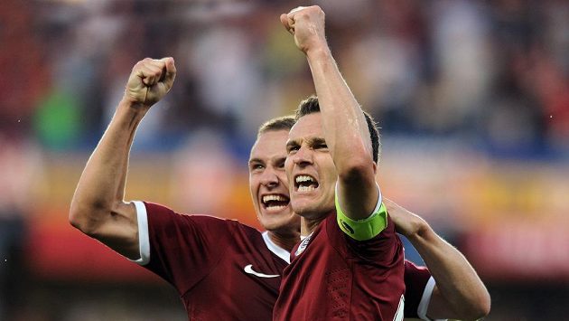 Útočník pražské Sparty David Lafata (vpravo) oslavuje se záložníkem Pavlem Kadeřábkem gól v síti Häckenu. Podobnou radost by chtěli Pražané prožít i ve Švédsku. Útočník pražské Sparty David Lafata (vpravo) oslavuje se záložníkem Pavlem Kadeřábkem gól v síti Häckenu. Podobnou radost by chtěli Pražané prožít i ve Švédsku.