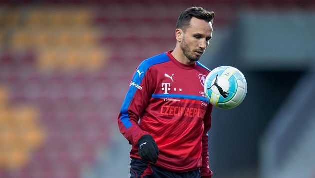 Obránce Tomáš Sivok během tréninku před utkáním se Skotskem. Obránce Tomáš Sivok během tréninku před utkáním se Skotskem.