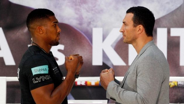 Boxer Anthony Joshua dělá v přípravě před bitvou s Ukrajincem Vladimirem Kličkem pro úspěch všechno možné. Dokonce podstupuje akupunkturu. Boxer Anthony Joshua dělá v přípravě před bitvou s Ukrajincem Vladimirem Kličkem pro úspěch všechno možné. Dokonce podstupuje akupunkturu.