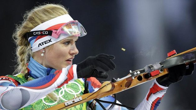 Gabriela Soukalová na střelnici během závodu smíšených štafet. Gabriela Soukalová na střelnici během závodu smíšených štafet.