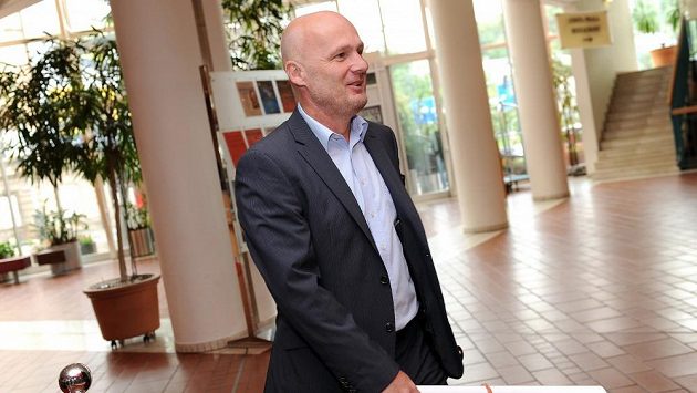 Lodivod reprezentace Michal Bílek přišel na pražský sraz mezi prvními. Lodivod reprezentace Michal Bílek přišel na pražský sraz mezi prvními.