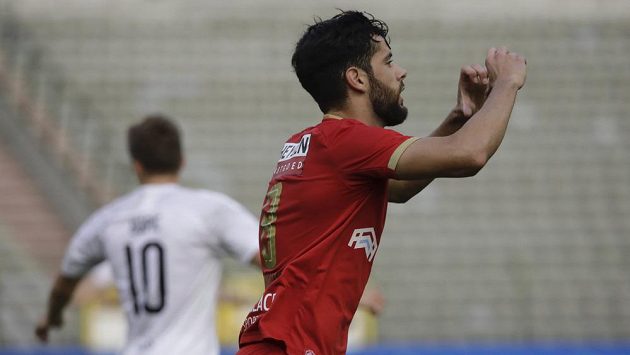 Střelec Royalu Antwerpy Ivo Rodrigues slaví svou parádní trefu do sítě Viktorie Plzeň v utkání 3. předkola Evropské ligy. Střelec Royalu Antwerpy Ivo Rodrigues slaví svou parádní trefu do sítě Viktorie Plzeň v utkání 3. předkola Evropské ligy.