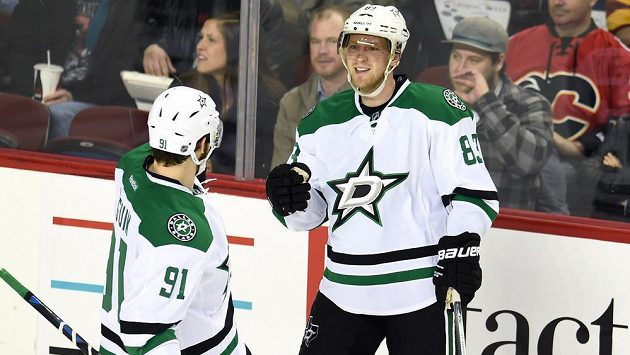 Aleš Hemský (83) z Dallasu se raduje z jedné ze svých tref proti Calgary. Aleš Hemský (83) z Dallasu se raduje z jedné ze svých tref proti Calgary.