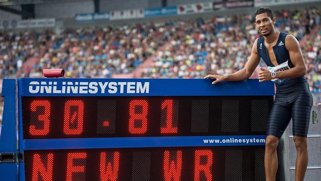 Sprinter Wayde van Niekerk se svým světovým rekordem na Zlaté tretře Sprinter Wayde van Niekerk se svým světovým rekordem na Zlaté tretře