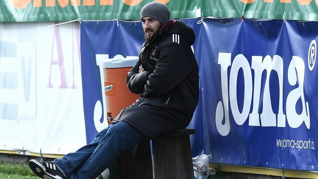 Vedoucí mužstva Dukly Praha Petr Malý během utkání Tipsport ligy s Vlašimí. Vedoucí mužstva Dukly Praha Petr Malý během utkání Tipsport ligy s Vlašimí.